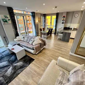 Luxury 5* Penthouse Greenwich Sleep 9 With Parking , London United Kingdom