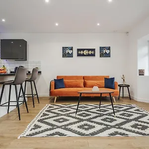Luxury House With Garden By Damask Homes , Ilford United Kingdom
